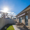 Отель PEACEFUL 2Kingbed RootyHill Townhouse near Station, фото 12