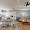 Отель Gone Coastal 3 Bedrooms 2 Bathrooms Home, фото 11