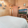 Отель Knotty Pine Chalet - 2br/1ba/walk To Lake And Village/fireplace/wifi/smarttv/barbeque/fencedyard 2 B, фото 6