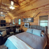 Отель Courtside Cabin - Studio Cabin, фото 4