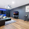 Отель Low floor - Sleeps 8 - Circle on Cavill - Wow Stay, фото 14