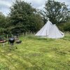 Отель Double Bell Tent Farm Stay в Лафборо