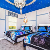 Отель Stunning 8BR Theater Pool w Greenview, фото 35