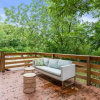 Отель The Southern Oasis 5-bedrooms A Location Sleeps 12, фото 15