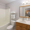 Отель Days Inn & Suites by Wyndham Green Bay WI., фото 7