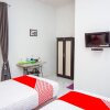 Отель OYO 433 Nelvi Guest House Syariah, фото 7