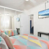 Отель Shoal Towers unit 1 11 Shoal Bay Road Wi Fi Air Conditioning fantastic unit across the road from bea, фото 2