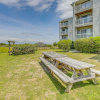 Отель Carolina Beach Condo w/ Community Pool, фото 17