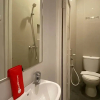 Отель RedDoorz Syariah @ Pucang Anom, фото 10