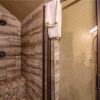 Отель Altitude Adjustment Three Bedroom Cabin, фото 31