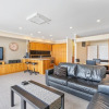 Отель QV Waterfront Apt with Wifi - 946, фото 3