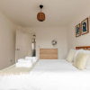 Отель Redland Stay In Bespoke Home 1 of 2, фото 3