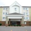 Отель Candlewood Suites Topeka West, an IHG Hotel, фото 1