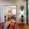 Отель Newly Renovated Historic District Apt, фото 4