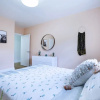 Отель Vibrant Apartment in Forest Hill (Free Parking), фото 2