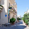 Отель Charming 2 BR Parking Near Beach, фото 1