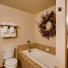 Отель 1 Bedroom Mountain Condo Located in Historic Downtown Breckenridge Near Shopping, Dining, and Restau, фото 8