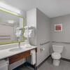 Отель Hampton Inn Utica, фото 9