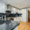 Отель Beautiful Central Windsor Apartment, фото 13