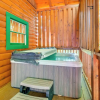 Отель Pigeon Forge Cabin w/ Hot Tub: 5 Mi to Dollywood, фото 8