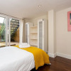 Отель Spacious 1 Bedroom Garden Flat In Clapham Town, фото 6