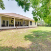 Отель Navarre Retreat w/ Screened-in Porch!, фото 15