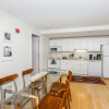 Отель Modern 2BR + 100 Walkscore | Theatre District | Evonify, фото 3