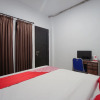 Отель Oyo 2566 Putri Kesia Rooms, фото 13
