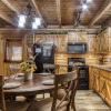Отель Er20 - Eagles Roost Great Location! - Close To Town! 4 Bedroom Cabin by RedAwning, фото 17
