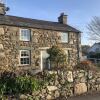 Отель Beautiful Cottage in Llanfair With Ocean Views в Харлеке