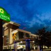 Отель La Quinta Inn & Suites by Wyndham Dallas I-35 Walnut Hill Ln, фото 15