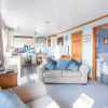 Отель Bluebell Cottage - 2 Bedroom Holiday Home - Bronllys Farm Llanelli, фото 19