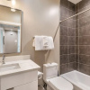 Отель Spacious 4BR 10 Min to French Quarter, фото 30