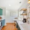 Отель Vibrant Tyler Apartment: 2 Mi to Tyler Rose Garden, фото 5