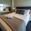 Отель Turnkey Accommodation - Victoria Harbour Docklands, фото 6