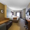 Отель Comfort Suites Saskatoon, фото 8
