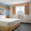 Отель Days Inn & Suites by Wyndham Niagara Falls Centre St. By the Falls, фото 6