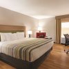Отель Country Inn & Suites by Radisson, North Little Rock, AR, фото 28