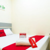 Отель RedDoorz near CBD Ciledug, фото 2