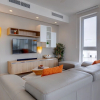 Отель Stunning Apartment in a Central Location With Views, фото 4