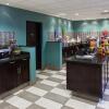Отель Hampton Inn & Suites by Hilton Toronto Airport, фото 11