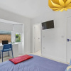 Отель OnPoint -3 Bed House - Parking, фото 4