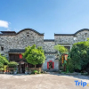Отель Yupingge·Long history Viewing Huizhou Design Homestay (Hongcun Pingshan Scenic Area), фото 1