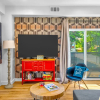 Отель Stylish Sherman Oaks Townhouse W/ 3 Master Suites, фото 13