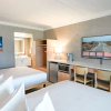 Отель Spray Beach Oceanfront Hotel, фото 4