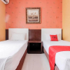 Отель RedDoorz Near Pasar Pagi Cirebon, фото 4