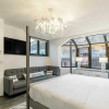 Отель New San Juan 303 by Avantstay Modern Penthouse w/ Deck Overlooking Main Street, фото 25