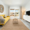 Отель Superb Flat 200 from Beach, 10 min to Downtown, фото 29