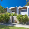Отель Unit 2 Alamode 27 Noosa Parade, фото 1
