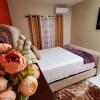 Отель Modern, Stylish 4-BR Home Cherry Gardens Kingston, фото 3